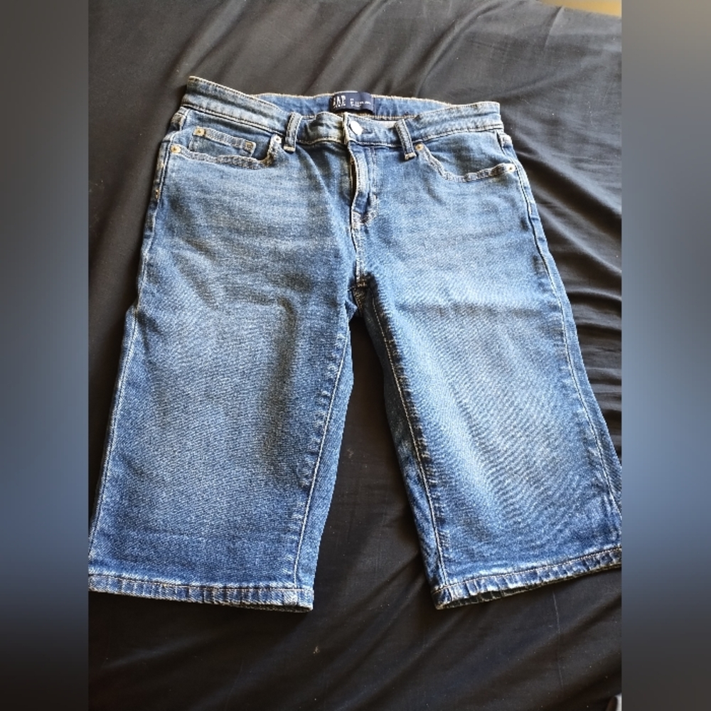 Gap Womens 9" Bermuda Shorts Size 26 US 4 5 Pocket Zip Closure Medium Wash